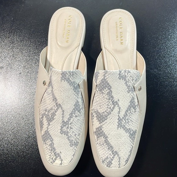 NWOT Cole Haan “The Grand” Slip- On Mule. Leather Size 9.5. Cream & Snake Print - Picture 2 of 15